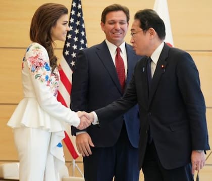 Casey y Ron DeSantis con el Primer Ministro Fumio Kishida en Japón