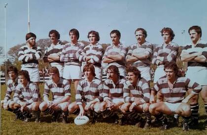 CASI 1981: Morelli, Branca, Jorge Allen, O'Connor, Courreges, Morel, Pigretti y Devoto; abajo, López Imizcoz, Nicholson, Fifalkaukas, Venegas, Varone, Gonzalo Beccar Varela y Puccio