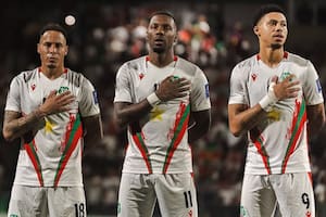 Casi todos los jugadores de la selección de Surinam nacieron en Países Bajos; el país pertenece a Sudamérica, pero representa a la Concacaf