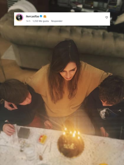 Casillas comentó la publicación de su exesposa con el emoji de una carita sonriente (Foto: Instagram @saracarbonero)