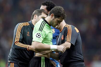 Casillas se retira tras jugar 13 minutos en Turquía