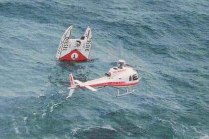 Tras el accidente (dieron de frente contra una ola gigante a más de ciento cincuenta kilómetros por hora), los intentos de rescate lograron salvar a Innocenti, que estaba gravemente herido, pero Stéfano murió en el acto.