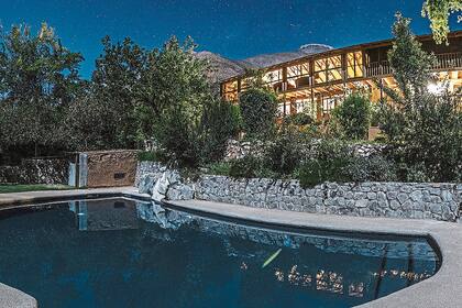 Casona Distante, en Alcohuaz, construida en 1940 con paredes de casi un metro de ancho