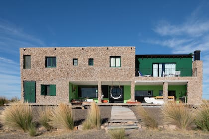 Casona Islas Blancas cuenta con cinco habitaciones, cuatro de ellas con vista al mar.