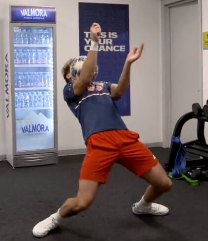 Casper Ruud en acción, pero sin la raqueta