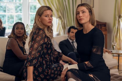 Cassandra Freeman, Elizabeth Banks, Gabriel Sloyer y Jessica Biel en La mejor hermana