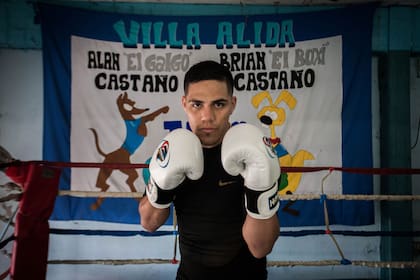 “Castaño es un boxeador que respeta lo ortodoxo, lo histórico, que es pegar sin dejarse pegar”, lo define el periodista especializado en boxeo Carlos Irusta.