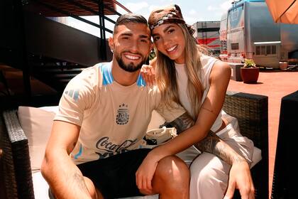 Castellanos junto a su pareja, Kyanne Gabriele