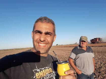 Castellaro, junto a su padre, "el responsable de que hoy siga sus pasos en la lucha agraria"