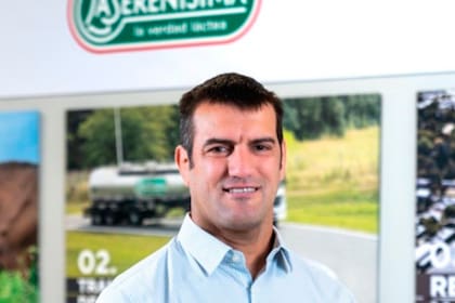 Castelli desarrolló prácticamente toda su carrera profesional en Mastellone Hnos, empresa a la que ingresó en 2008