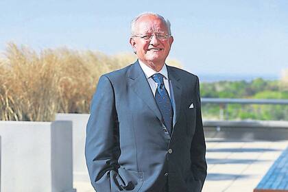 Castells cuestionó la fundación elegida por Milei para repartir el acopio de leche, fundada por Albino