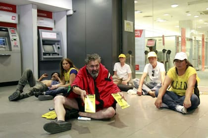 Raúl Castells, al frente de una huelga de hambre, en 2014