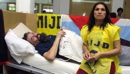 Nina Pelozo Junto a su expareja, Raúl Castells, de quien se separó hace diez años, acompañándolo en una huelga de hambre.