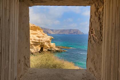 Tras la Guerra de la Independencia Española (1808-1814), fue ocupado por personas sin refugio y diferentes cuerpos de policía para la vigilancia de la costa