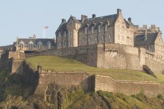 ¿Qué había antes en el lugar donde está construido el Castillo de Edimburgo?