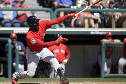 Castillo firmó un contrato de US$72.5 millones con Boston en 2014, pero solo jugó tres temporadas en MLB