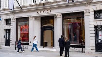 Castro gastó 300 libras esterlinas (unos US$380) en un cinturón Gucci en una tienda de la calle Bond Street en Londres, según relató en un documental de la BBC
