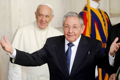 Castro y una distendida charla de 55 minutos con el Papa