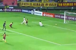 El grueso error defensivo y las atajadas de Montero: las perlitas de Boca-Tolima