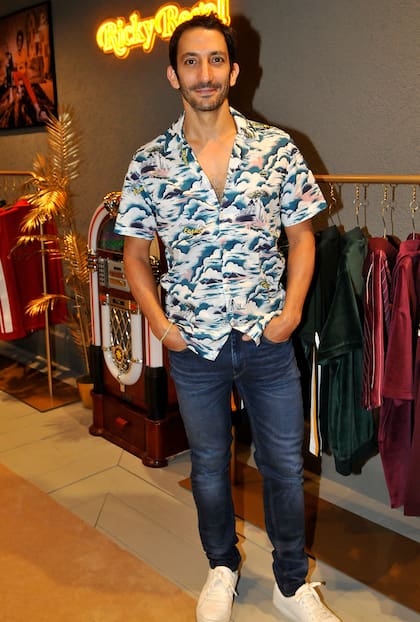 Casual, Juan Minujín participó de un evento en un conocido shopping porteño