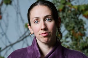 Es la heredera de un famoso actor, estudió en Francia y hoy elige vivir en una isla de Tigre para criar a su hija