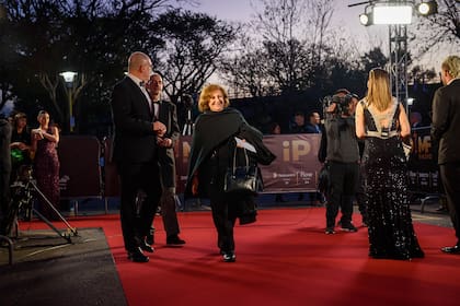 Catalina Dlugi en la alfombra roja de los premios Martín Fierro a la radio