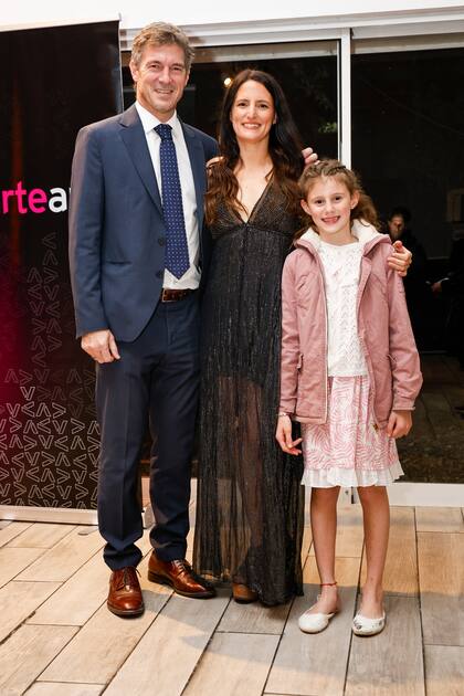 Catalina Hornos junto a su hija Emilia y su esposo, el Dr. Jorge De All