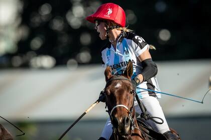 Catalina Lavinia es la jugadora mayor handicap del conjunto argentino (6 goles femeninos), a pesar de sus 16 años.