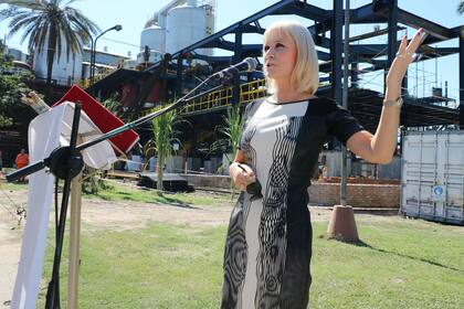 Catalina Lonac, directora de Los Balcanes, dando su discurso en el inicio de la zafra 2018