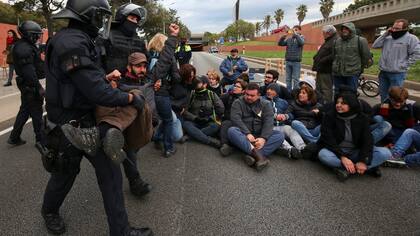 Cataluña: caos de tránsito por 50 piquetes en reclamo de la libertad de los independentistas presos