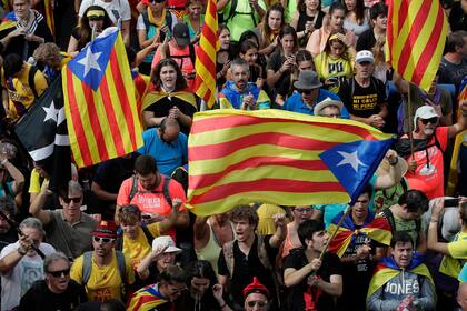 Quinto día de protestas por la condena de una docena de líderes independentistas catalanes en Barcelona.