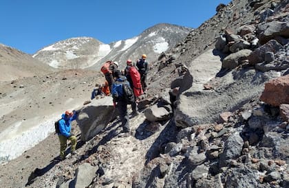 Catamarca: trasladan al andinista que murió en el volcán Ojos del Salado