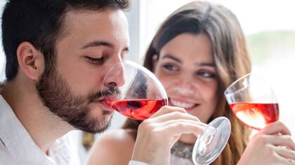 Catar a ciegas, entender el varietal y los años son algunas de las claves para afinar el paladar