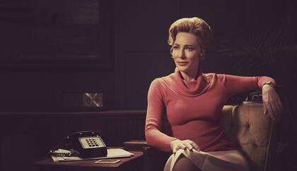 Cate Blanchett como Phyllis Schlafly