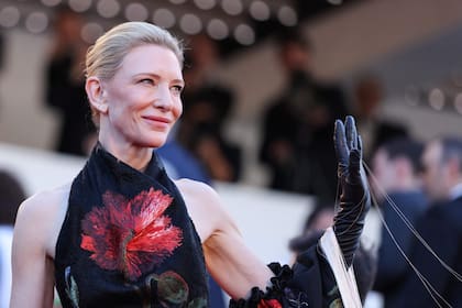 Cate Blanchett en la alfombra roja del film Another Day luciendo un vestido de Givenchy