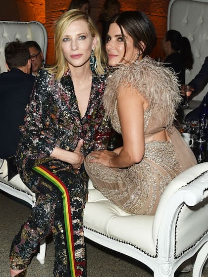 Cate Blanchett y Sandra Bullock, charlando en una nueva premiere de Oceans 8