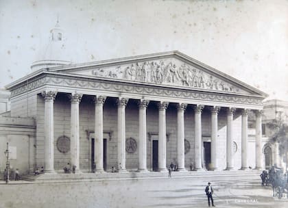 Catedral Metropolitana se empezó en 1727.