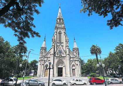 Catedral Nuestra Señora de las Mercedes; en esta iglesia, hay desprendimiento de mampostería del techo y las paredes, además de problemas de filtraciones y roturas de objetos