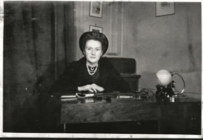 Catherine en el apartamento de su hermano Christian Dior en París