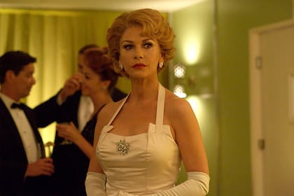 Catherine Zeta-Jones en una de las escenas de Feud, en donde personificó a Olivia de Havilland