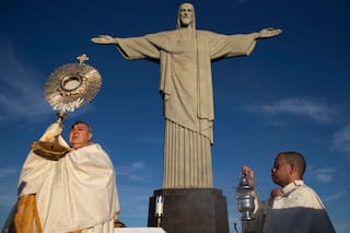 Católicos piden acción ambiental en el icónico Cristo Redentor de Río de Janeiro
