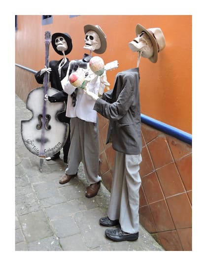 Catrinos y Catrinas en la muestra de Lanzieri en Azulay Art