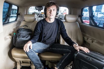 Cattáneo aprovecha los traslados para escuchar música nueva. "Le dedico cinco horas por día", dice