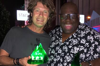 Cattáneo con Carl Cox, una leyenda del tecno, también reconocido esta noche