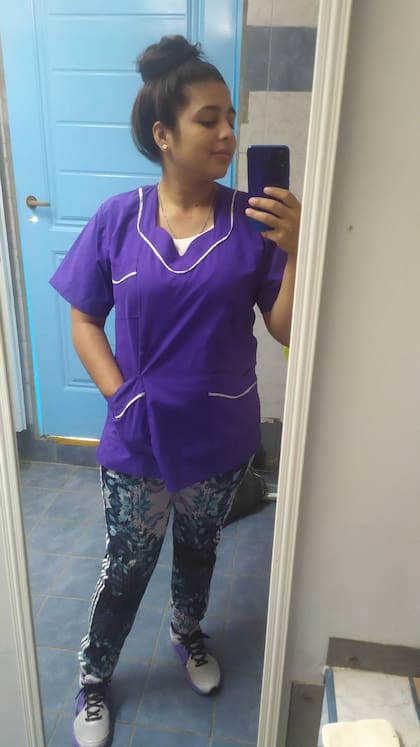 Caty consiguió trabajo como personal de limpieza en una escuela privada gracias al programa de inclusión sociolaboral de la fundación Espartanos