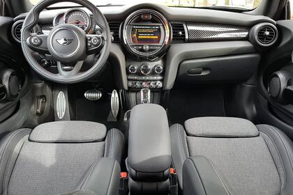 Cautivante. En el interior conviven elementos modernos y clásicos