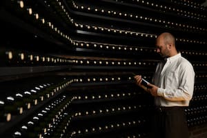 Cava en Valle Azul, donde descansa las botellas del vino argentino más caro