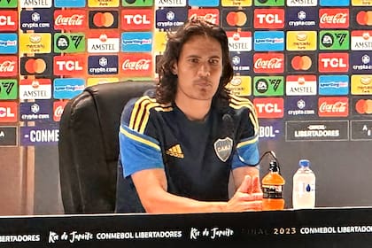 Cavani durante la conferencia de prensa