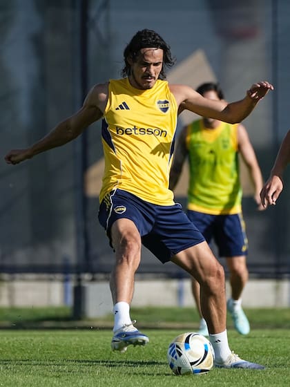 Cavani iría al banco ante Vélez