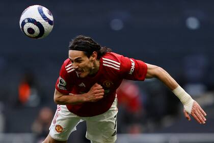 Cavani, jugando para Manchester United at Tottenham Hotspur  (Photo by Adrian DENNIS / POOL / AFP) / 